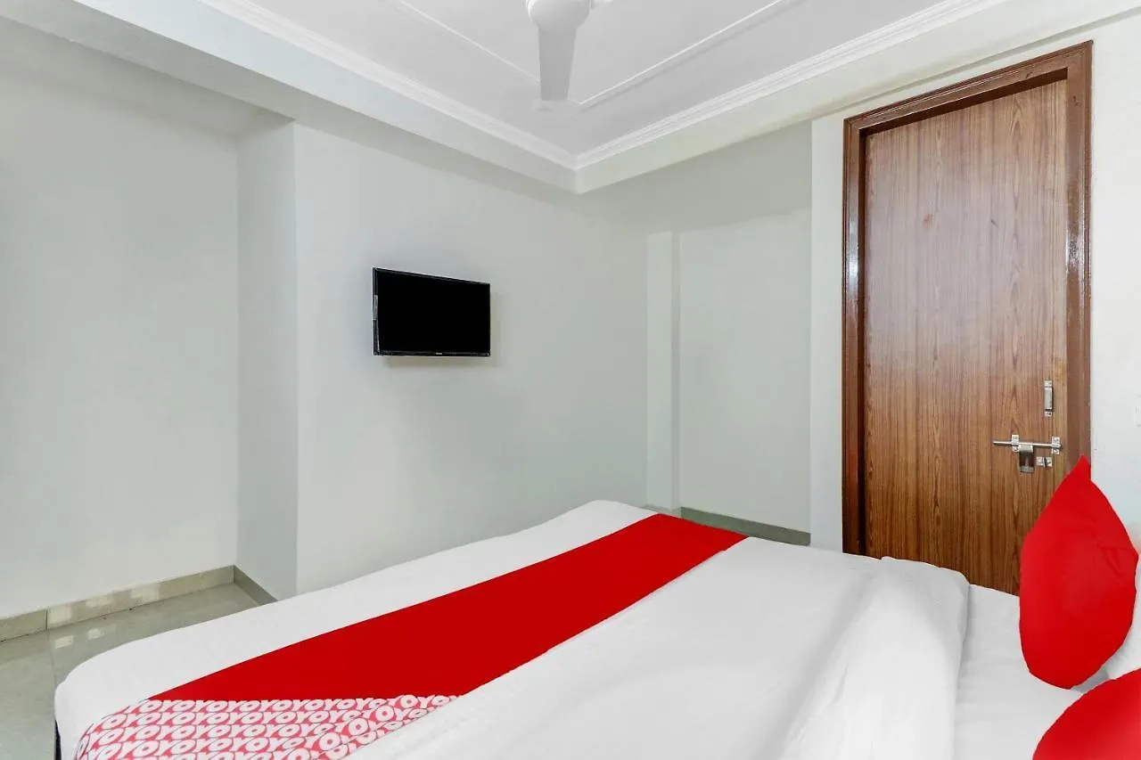 Hotel O South Plaza Near Qutab Minar Metro Station New Delhi