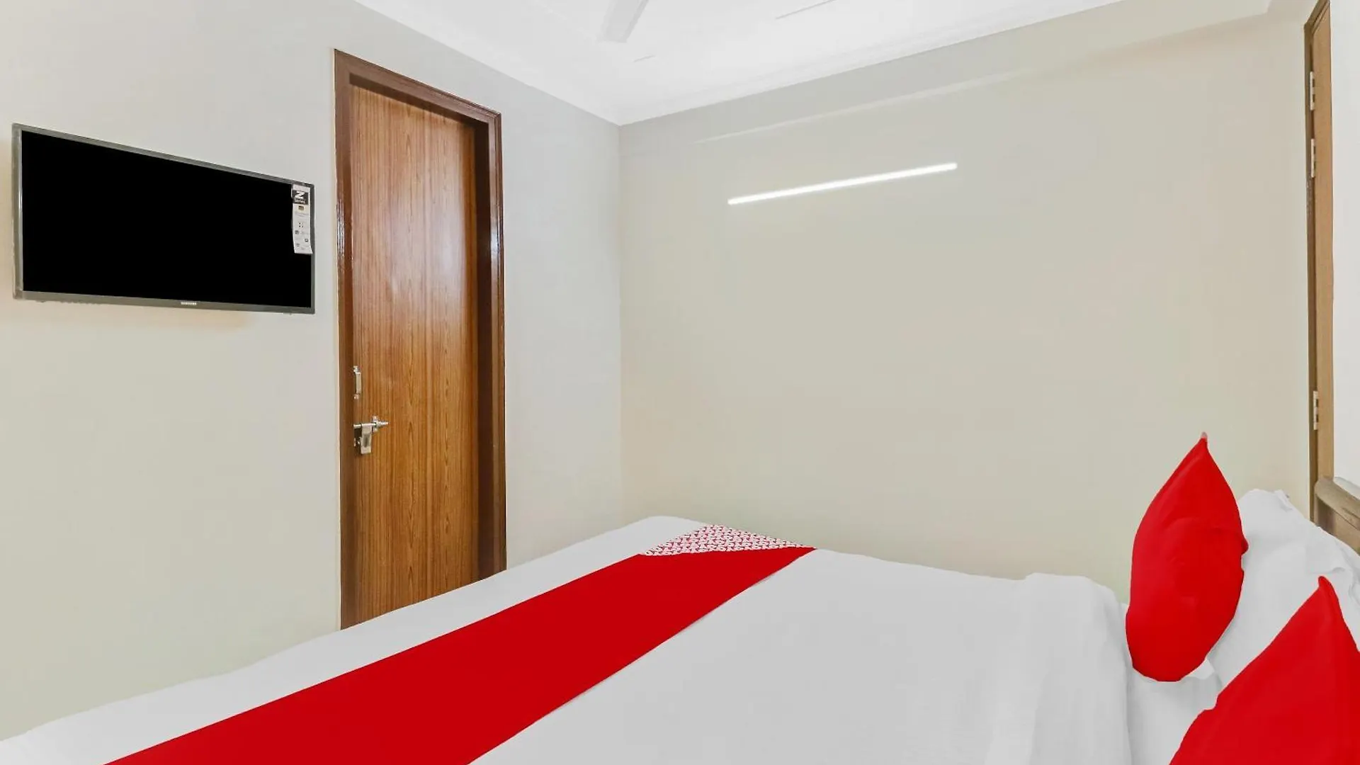 Hotel O South Plaza Near Qutab Minar Metro Station New Delhi