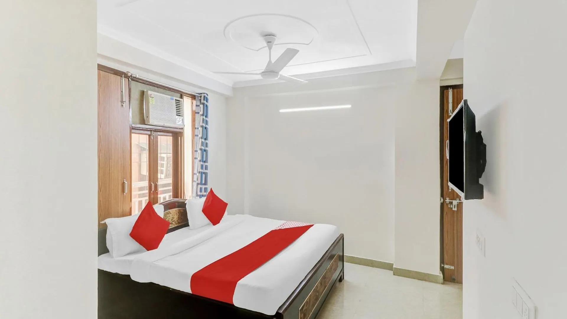 Hotel O South Plaza Near Qutab Minar Metro Station Nowe Delhi