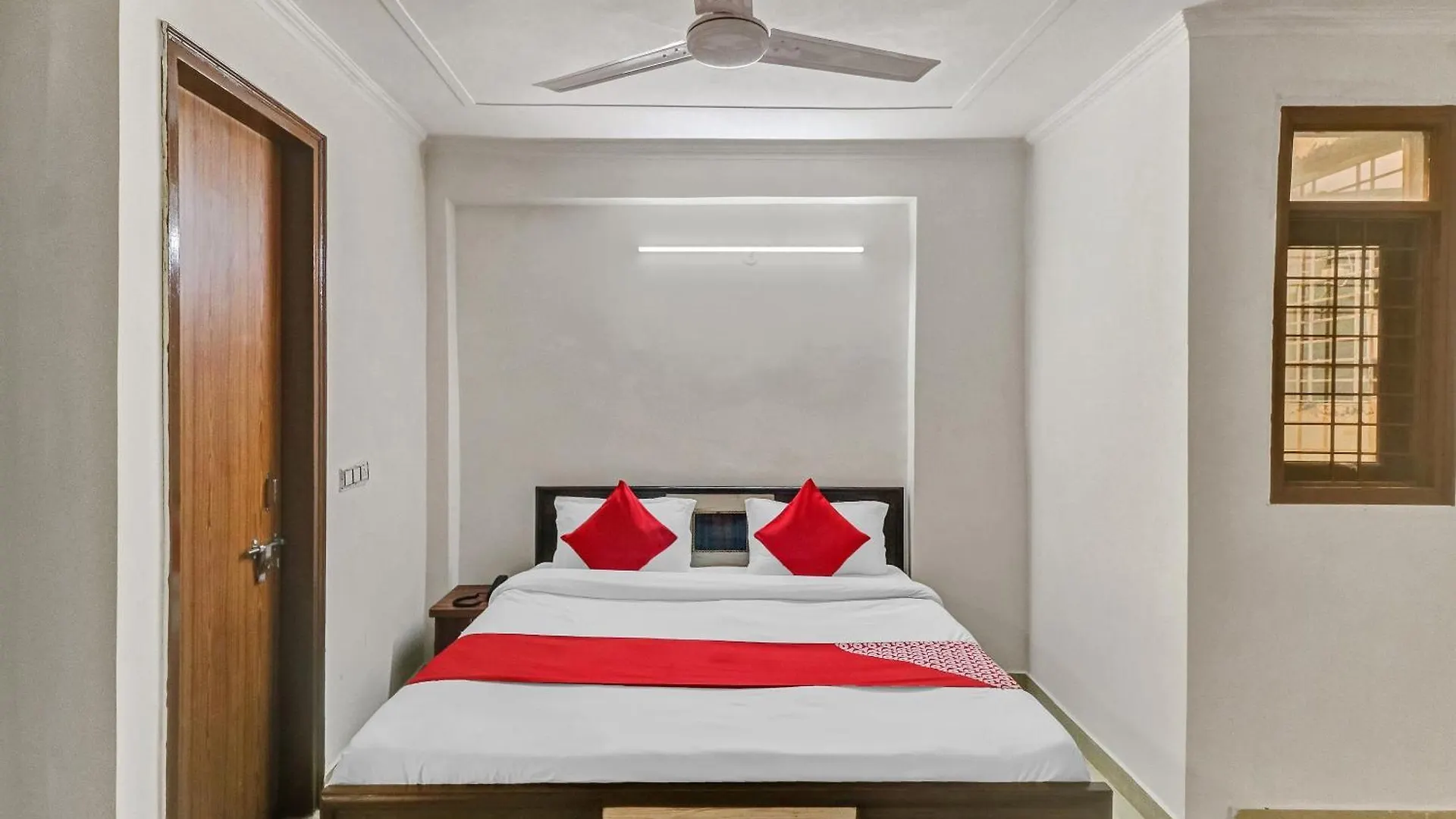 Hotel O South Plaza Near Qutab Minar Metro Station Nowe Delhi