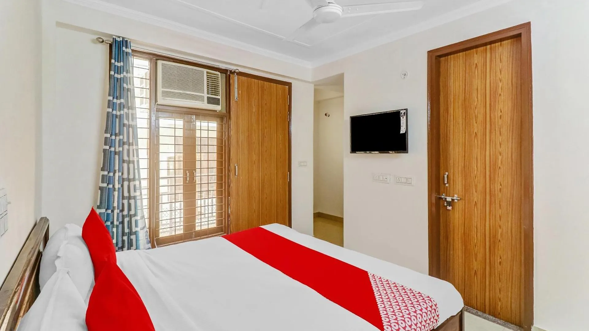 Hotel O South Plaza Near Qutab Minar Metro Station Nowe Delhi