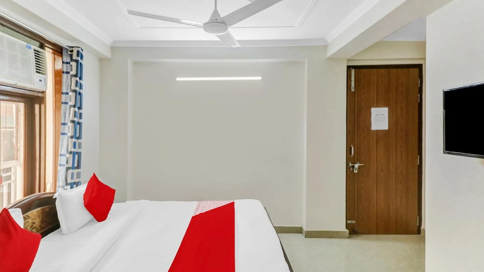 Hotel O South Plaza Near Qutab Minar Metro Station Nowe Delhi